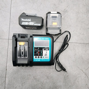 마끼다 호환 배터리 2개와 충전기 1개 세트입니다