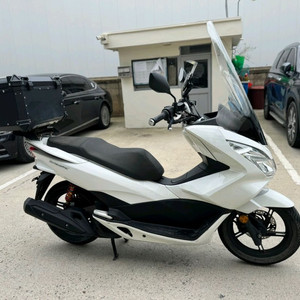 혼다 pcx125 18년 화이트컬러 짧은키로수 팝니다
