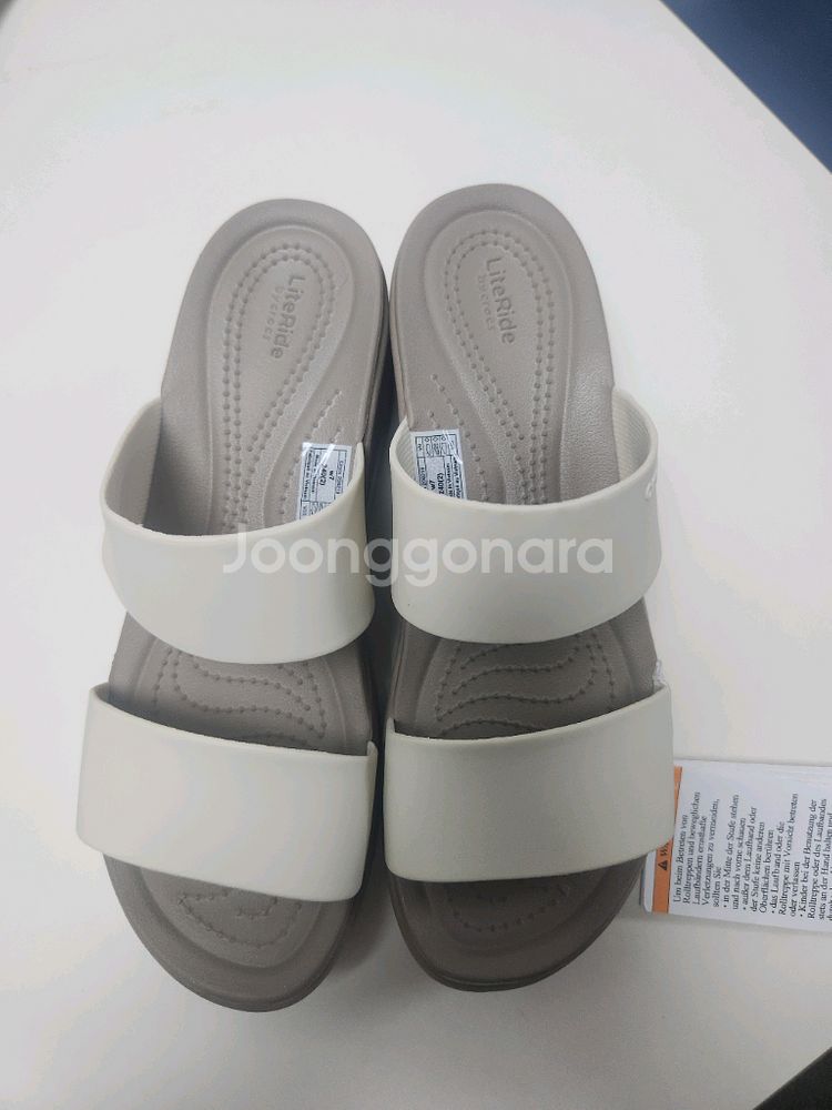 크록스 브루클린 미드 웨지 슬리퍼 240--0