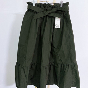 (새상품/여성M)유니클로허리밴딩리본플레어치마