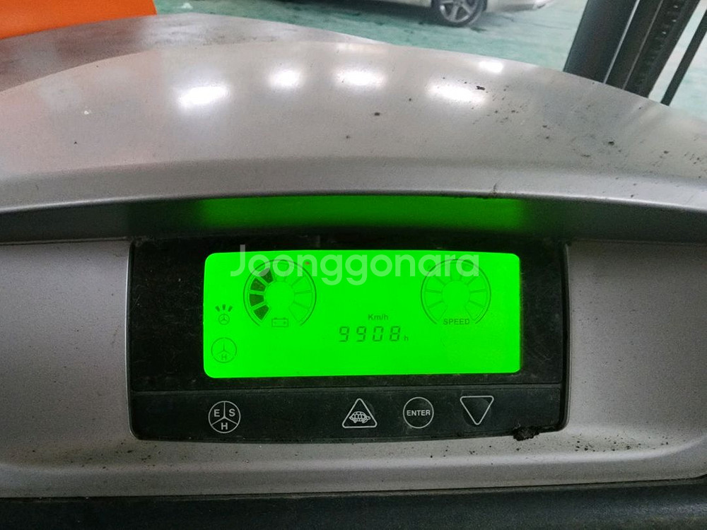 두산 2.5톤 입승식 전동지게차--0