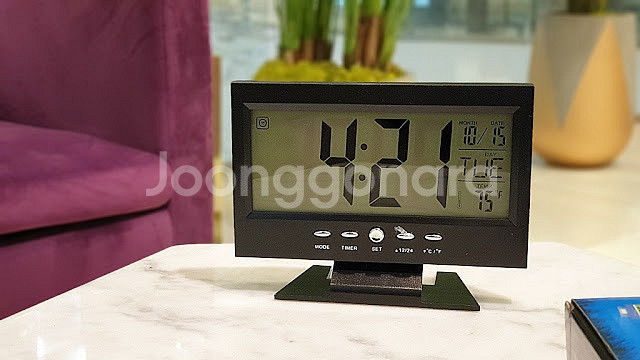 단돈 만원에 이런 신기한 LCD 탁상 시계를?--6