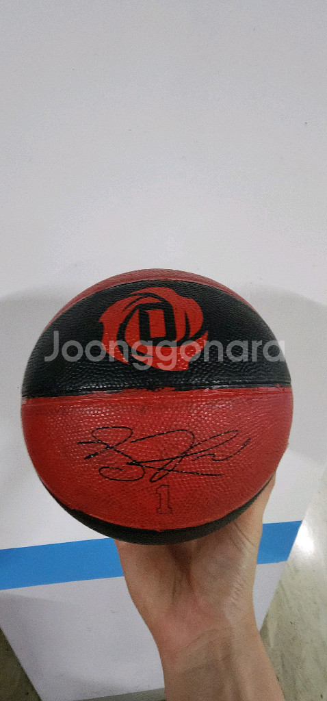 아디다스 로즈 미니농구공 3호 판매합니다.--0