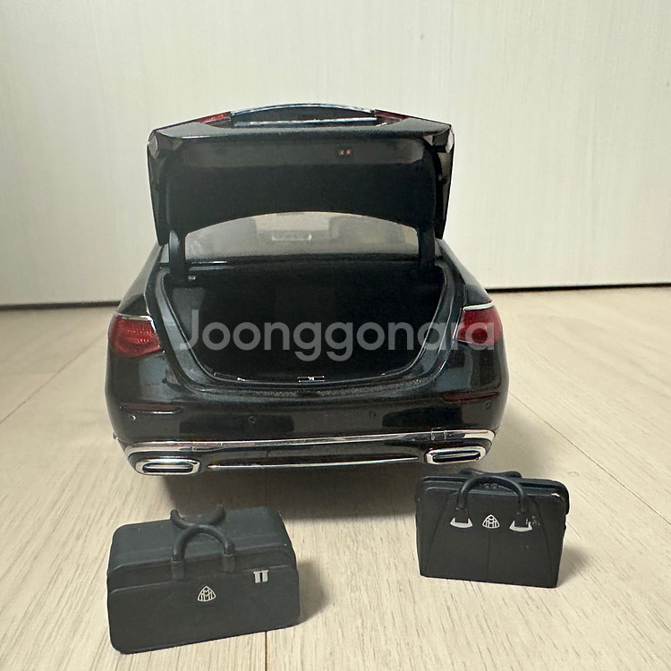 1:18 올모스트리얼 벤츠 마이바흐 S680--3