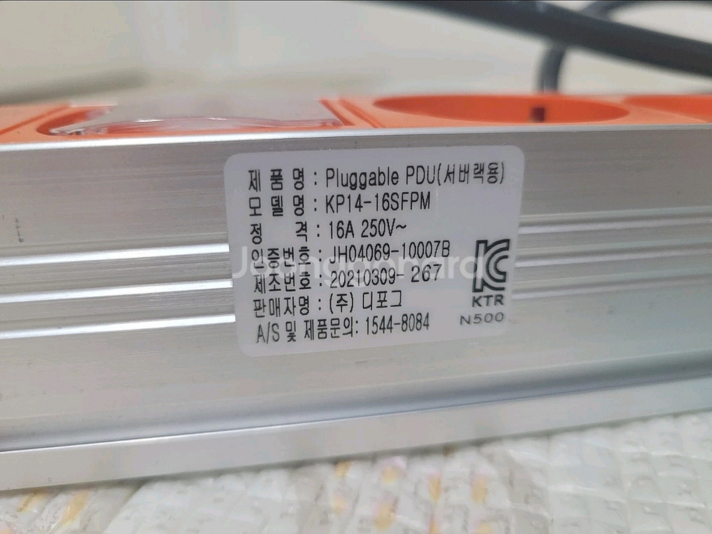 서버랙용 14구 PDU--1
