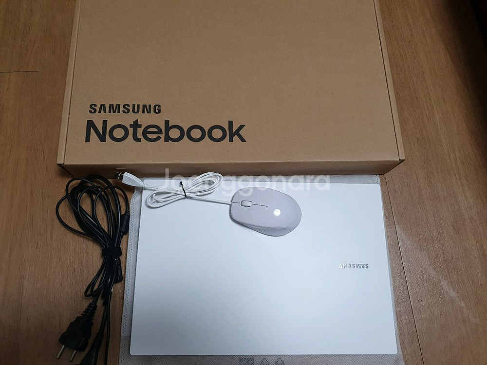 삼성 노트북 플러스2 (화이트) NT550XDA-KC3--1