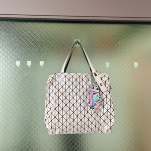 바오바오 이세이미야케 로우 글로스 토트백 연핑