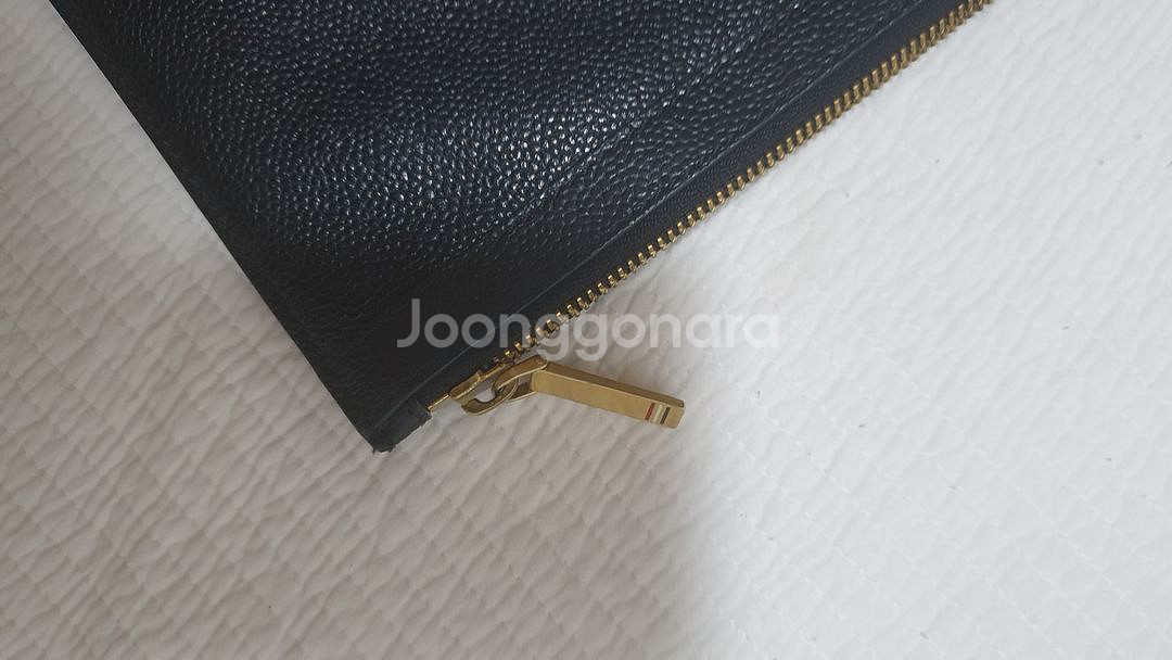 톰브라운 삼선탭 라지 클러치백--1