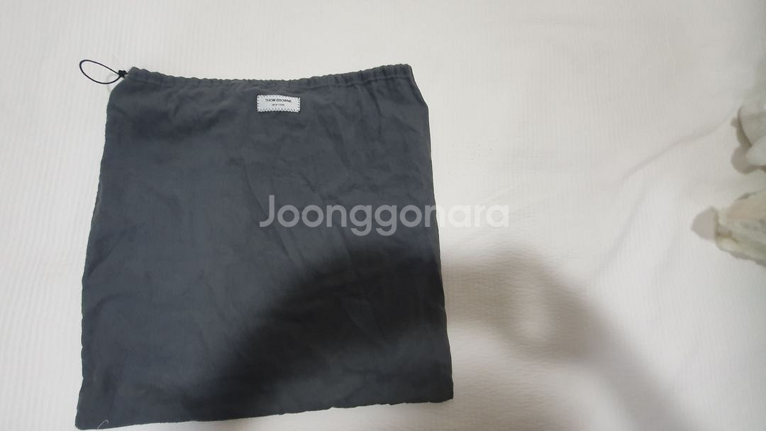 톰브라운 삼선탭 라지 클러치백--2
