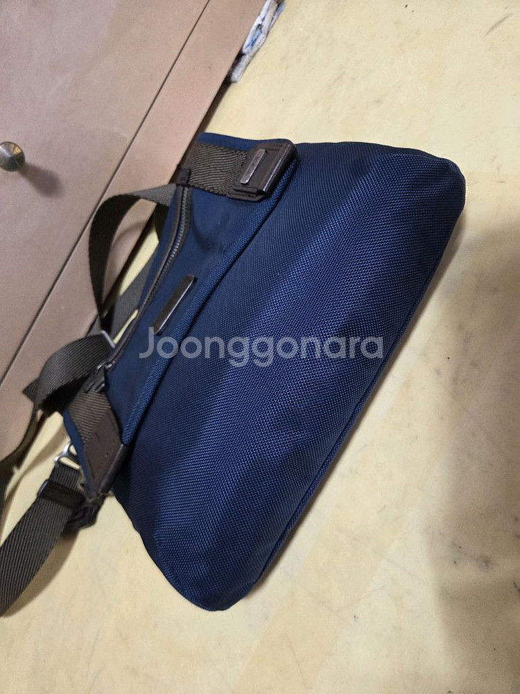 투미 정품 알파브라보 빌 미니 메신저백--7