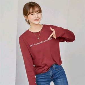 버건디 긴팔 레터링 티셔츠