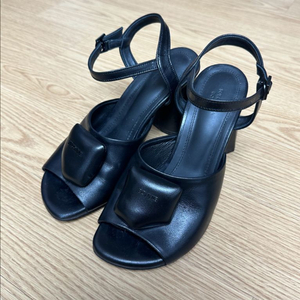 슈콤마보니 비틀 샌들 팝니다!