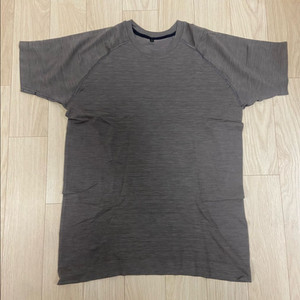 Alphalete 심리스 반팔티 M 새상품