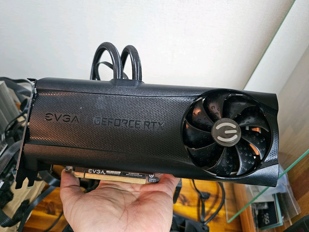 EVGA 3080 XC3 하이브리드 수냉--4