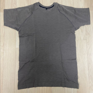 Alphalete 심리스 반팔티 L 새상품