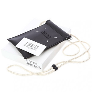 메종 마르지엘라 러버 크로스백