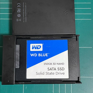 WD BLUE SSD 250GB+베이스어스 외장케이스