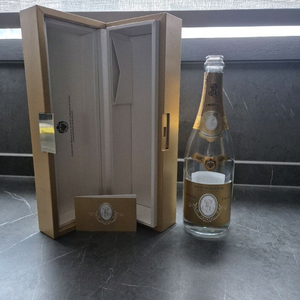 루이 뢰더러 크리스탈 샴페인 공병