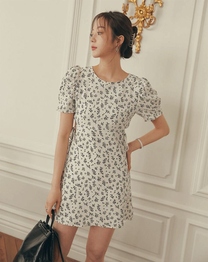 커먼유니크 브론디 플라워 컷아웃 미니 원피스 아이보리 이미지