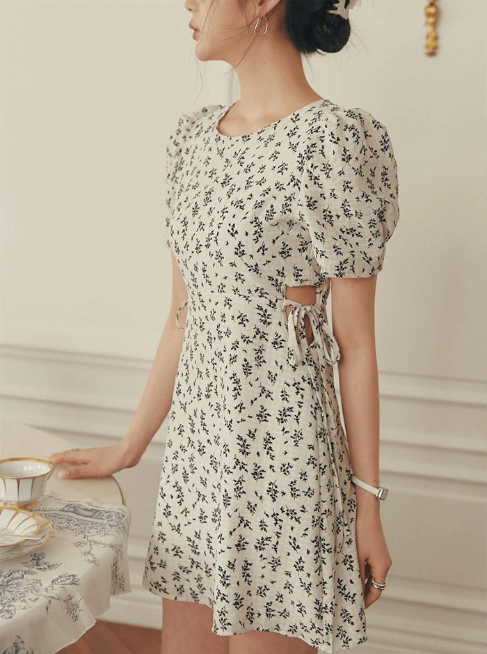 커먼유니크 브론디 플라워 컷아웃 미니 원피스 아이보리 이미지