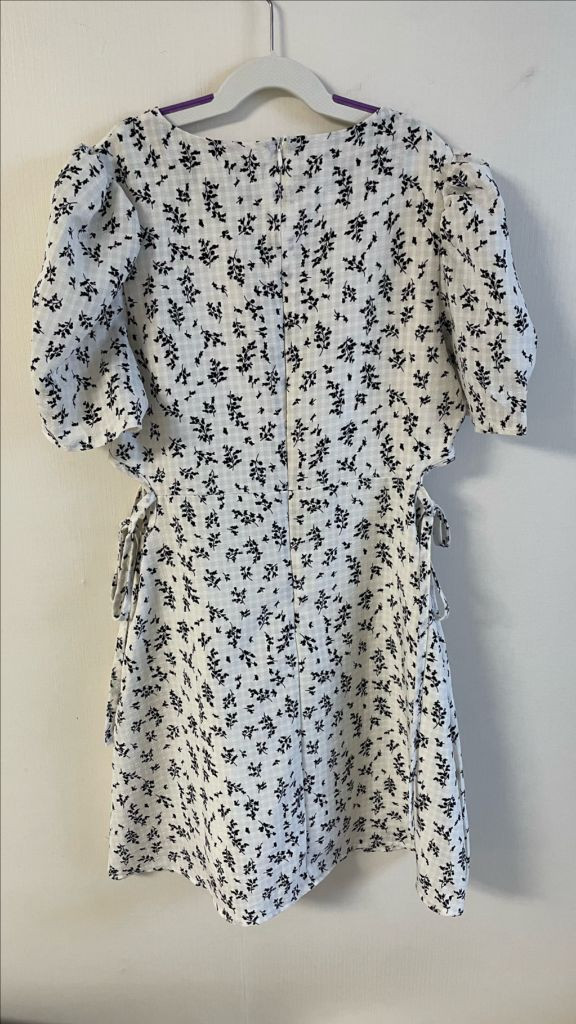 커먼유니크 브론디 플라워 컷아웃 미니 원피스 아이보리 이미지