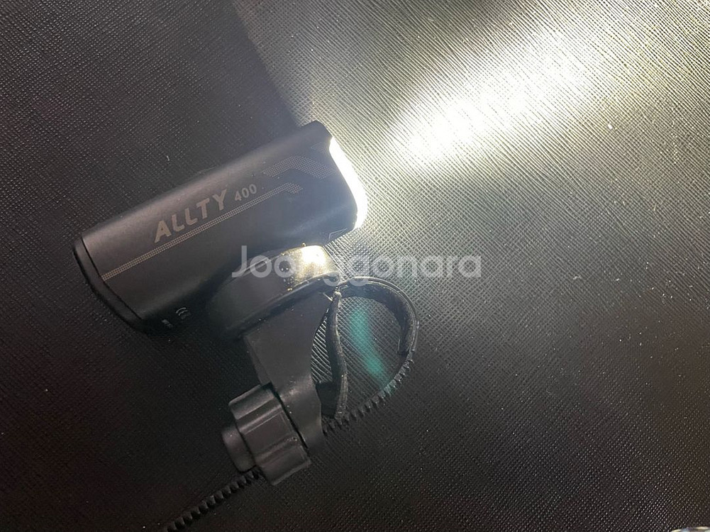 충전식 자전거 전조등 팝니다.--0