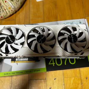 PNY RTX 4070 Ti 화이트