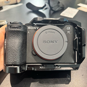 SONY A7C2 케이지 포함 풀박스 팝니다