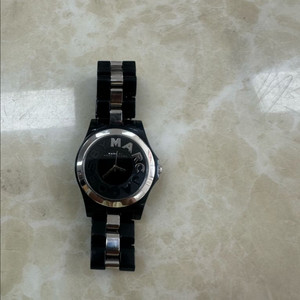 [MARC BY MARC JACOBS] 블랙 쿼츠 시계