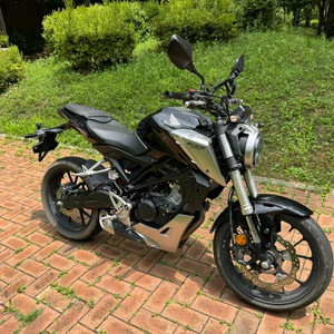 혼다 cb125r 19년형 짧은키로수 블박튜닝 팝니다