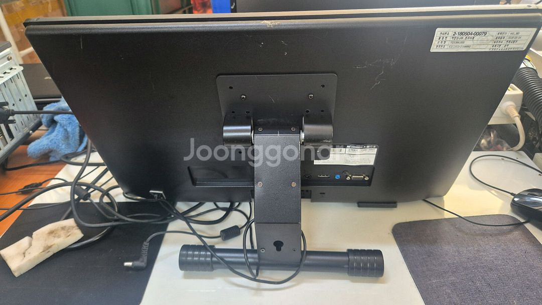 22인치 엘이디 터치 모니터 32대--1