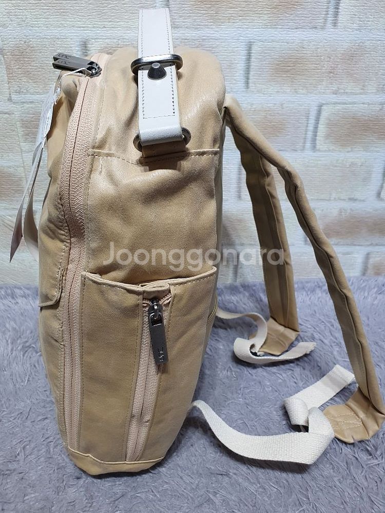 택부착 168,000원 UNC 정품 백팩--6