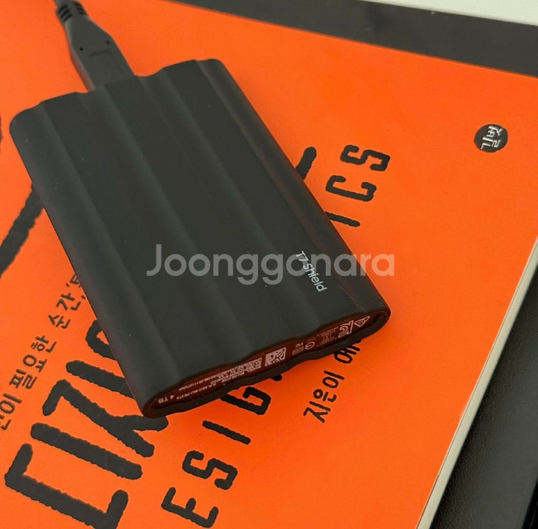 삼성 SSD 외장하드 T7 실드 Shield 4TB--1
