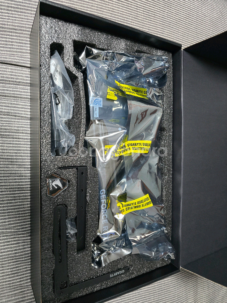 기가바이트 4070ti 어로스 엘리트--3