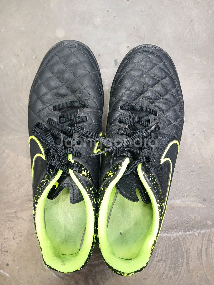 NIKE 나이키티엠포. 풋살화 280--0