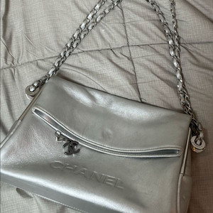 샤넬 실버 숄더백