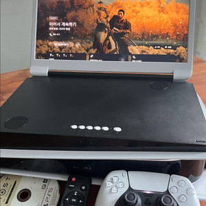 1.플스5 디스크버젼(825GB)2.휴대용 모니터