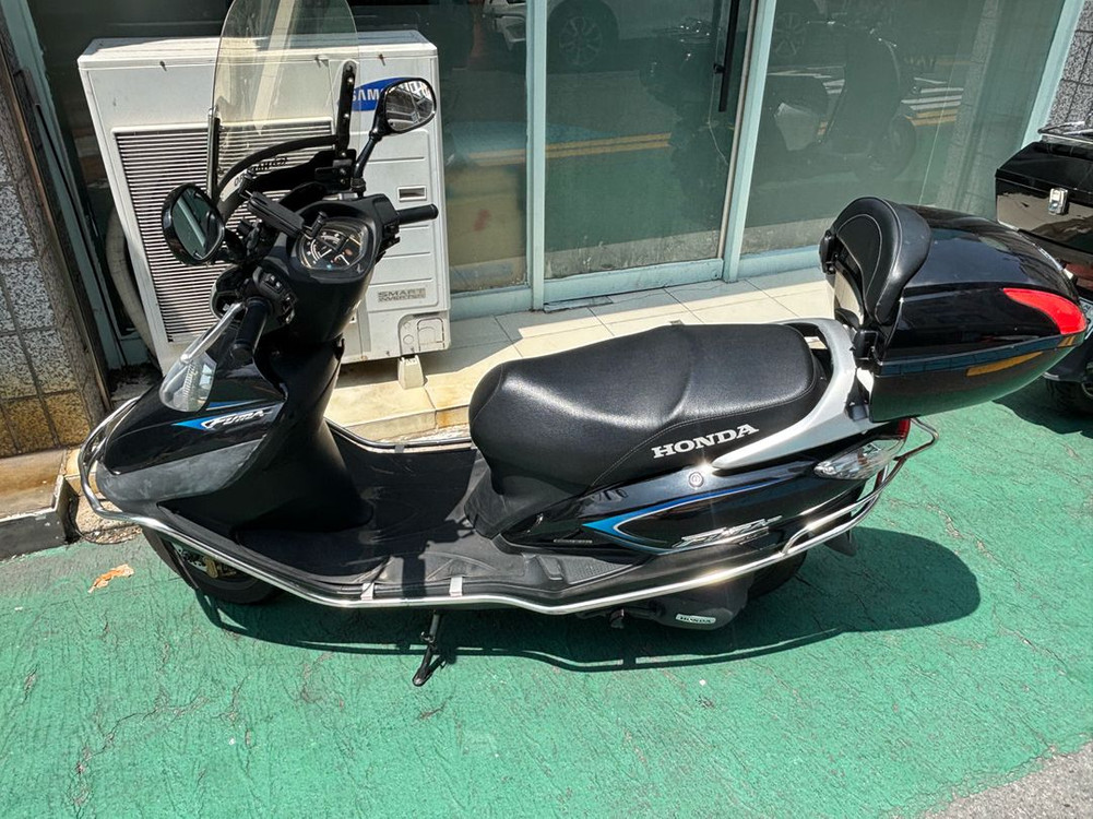 혼다 FUMA 125 오토바이 이미지