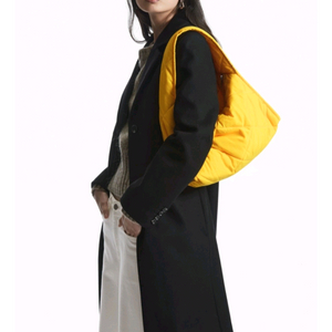 코스 COS 퀄팅 식빵 패딩백