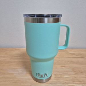 예티 30oz 텀블러 새상품 팝니다.