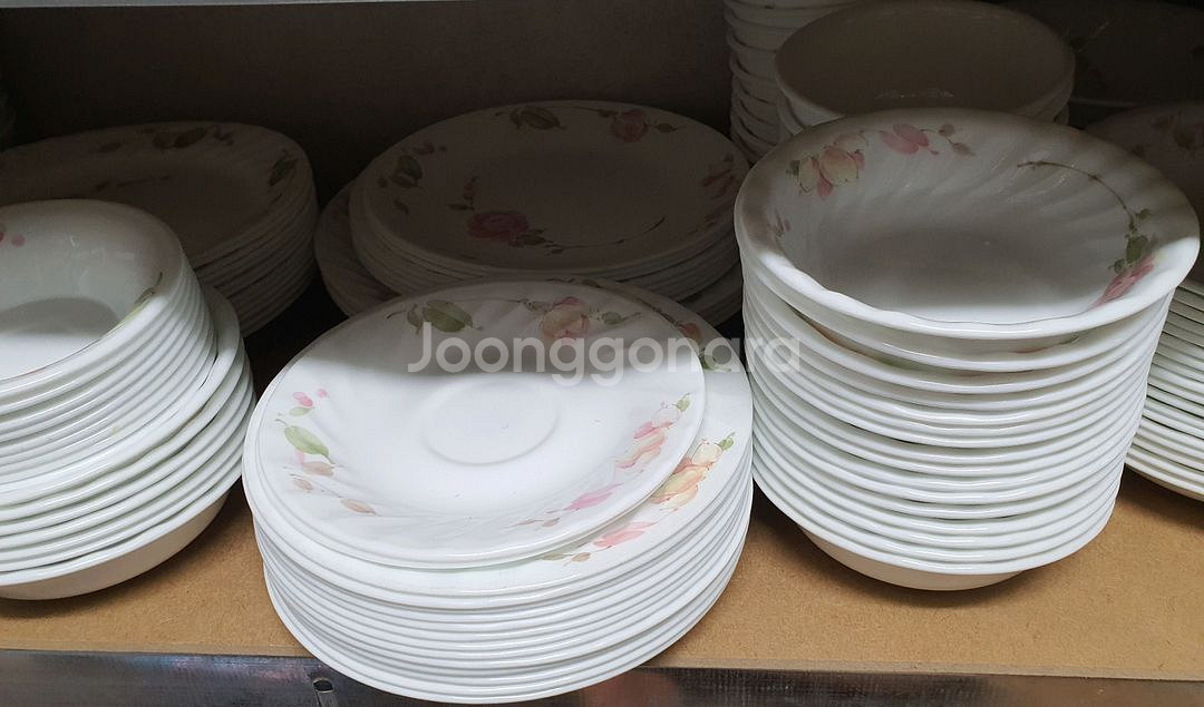 단종된 빈티지 코렐 장미 무늬 개당값--2