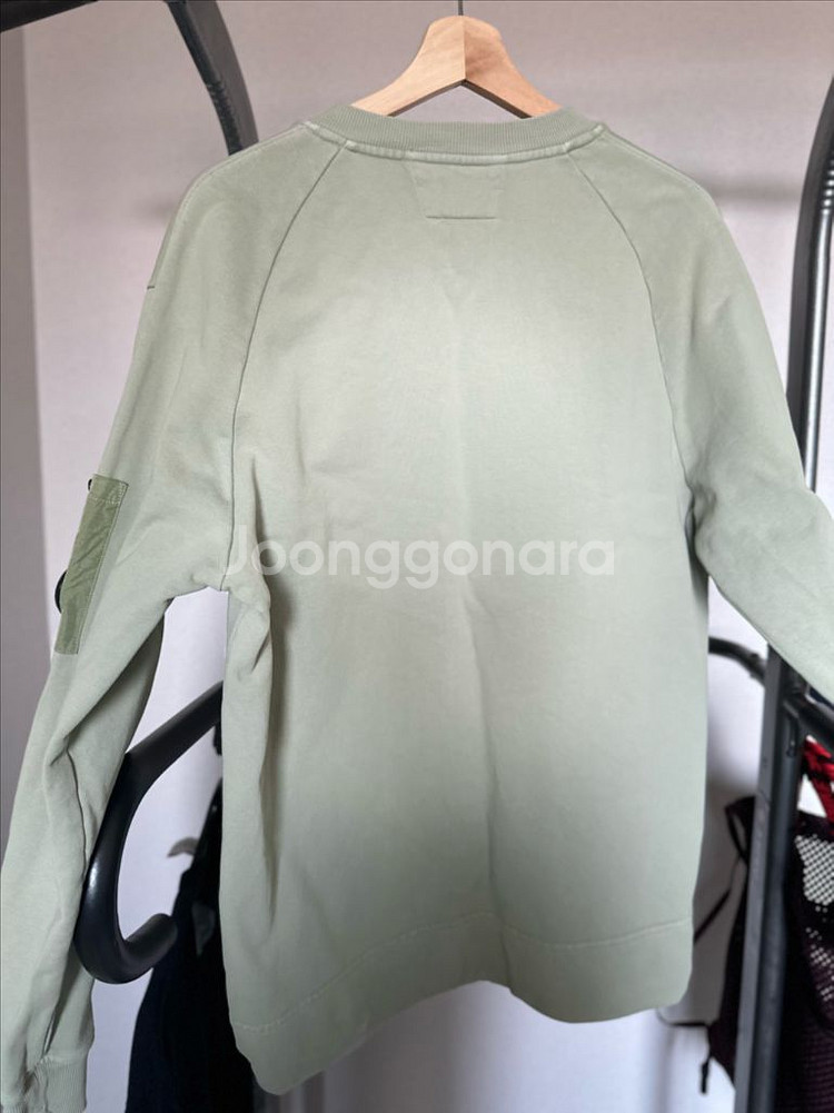 CP company 정품 XL사이즈 맨투맨 판매합니다--4