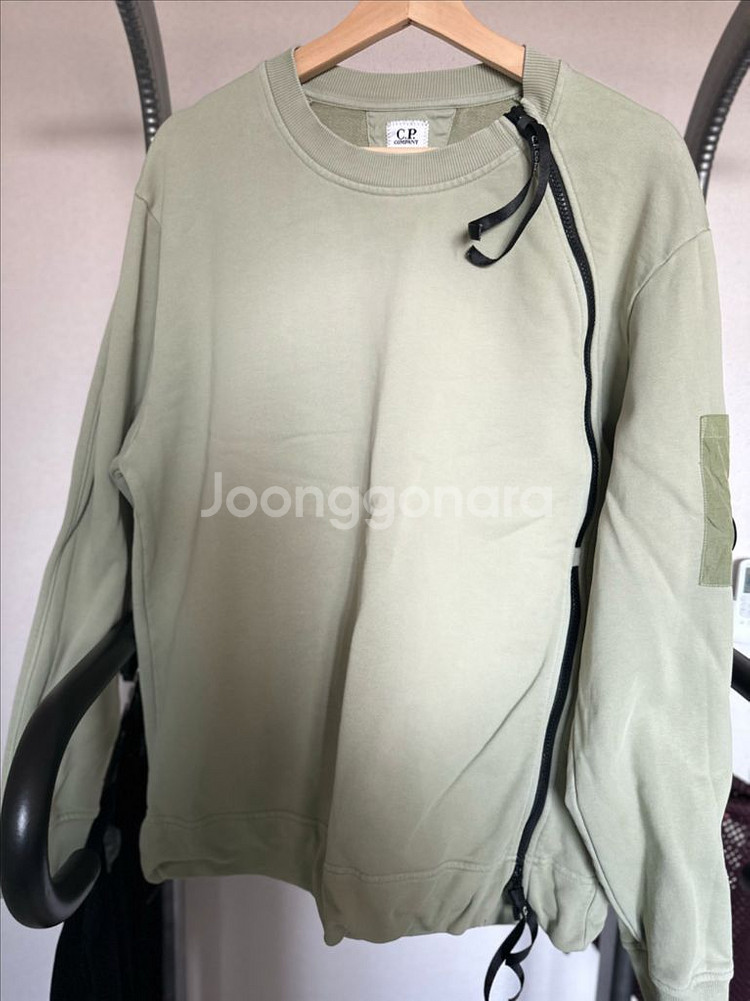 CP company 정품 XL사이즈 맨투맨 판매합니다--0