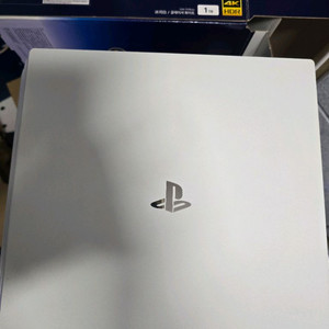 PS4 pro 7117B 화이트 1TB