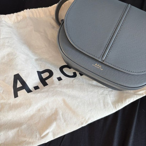 a.p.c 베티백 (보증서 O)