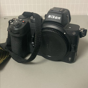 니콘 nikon z5 바디 판매합니다