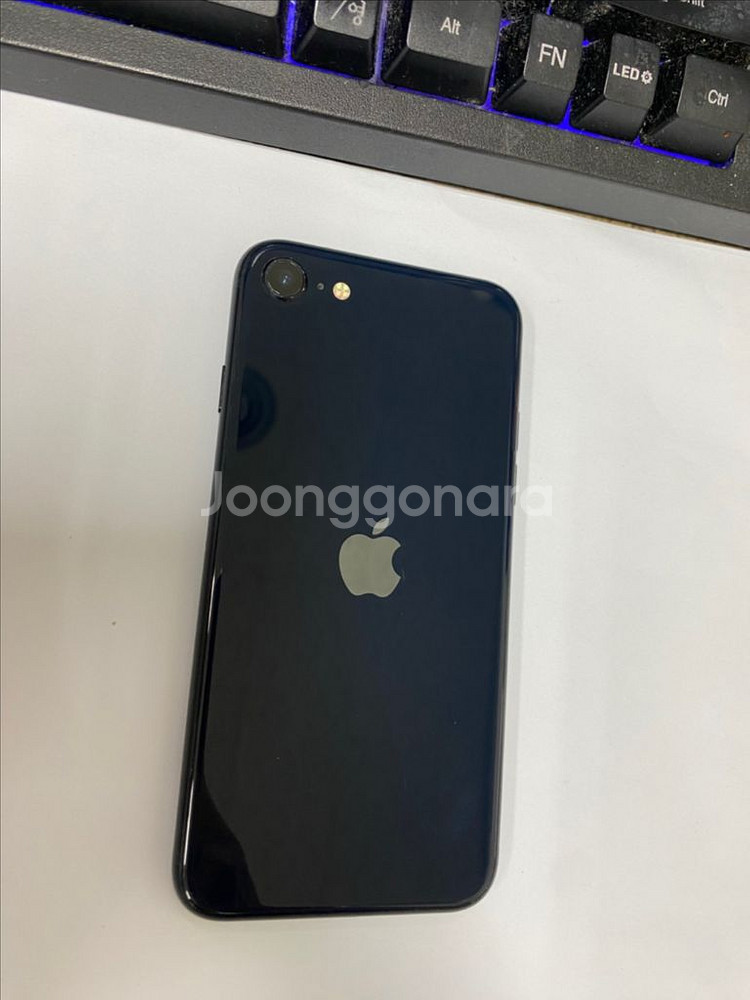 아이폰SE3 미드나잇 A급 64GB 무잔상--0
