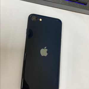 아이폰SE3 미드나잇 A급 64GB 무잔상