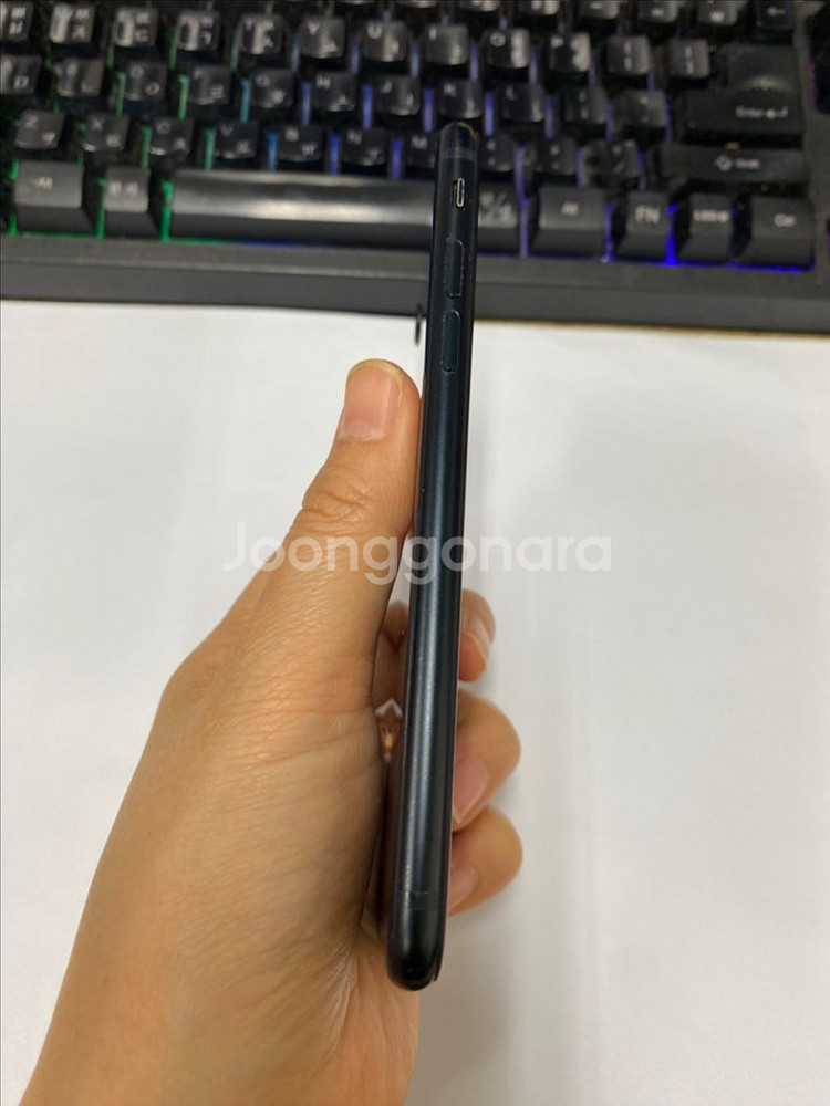 아이폰SE3 미드나잇 A급 64GB 무잔상--4