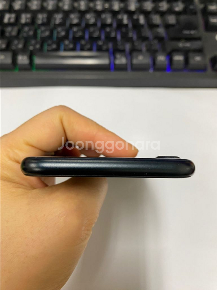 아이폰SE3 미드나잇 A급 64GB 무잔상--3